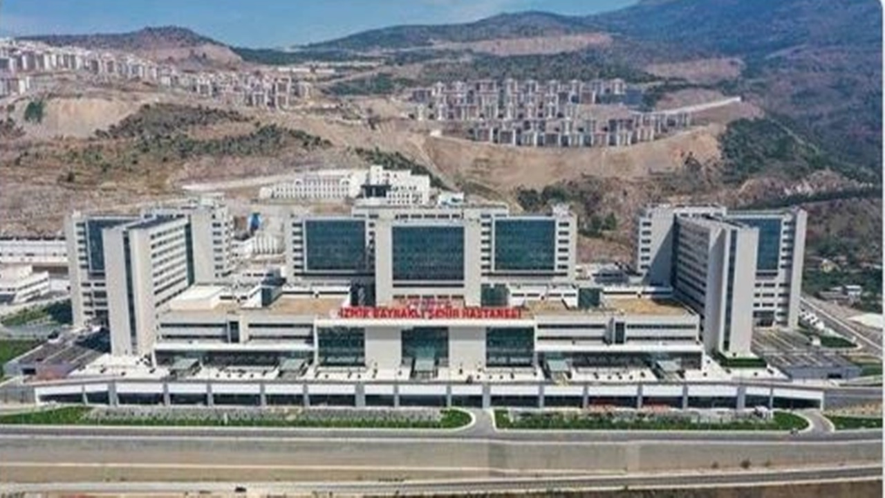 İzmir Şehir Hastanesi Açılışı Sekizinci Kez Ertelendi