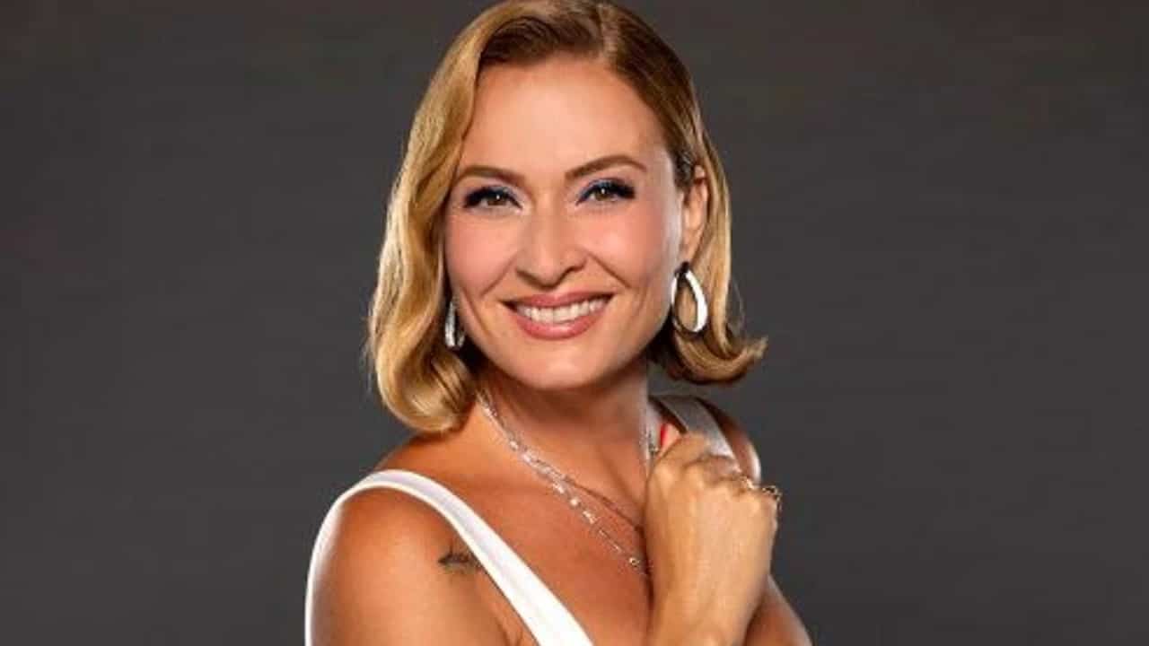 Ceyda Düvenci Program Çekimlerinde Fenalaştı Ve Hastaneye Kaldırıldı