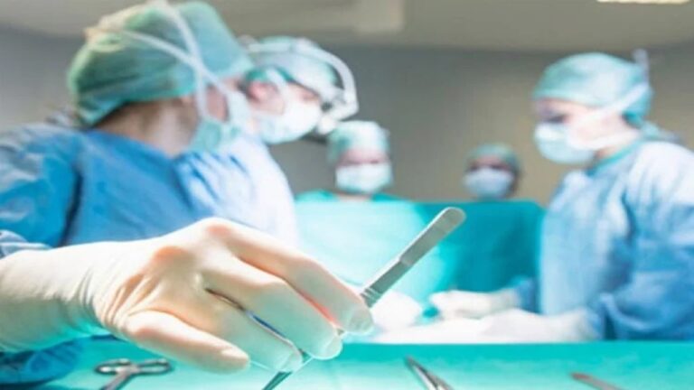 İngiltere’de Kadın Cerrahların Meslektaşları Tarafından Taciz Edildiğini Açıkladı