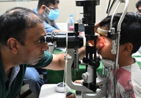Pakistan’da Kırmızı Göz Hastalığı Vakaları Artıyor