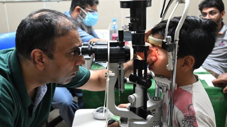 Pakistan’da Kırmızı Göz Hastalığı Vakaları Artıyor