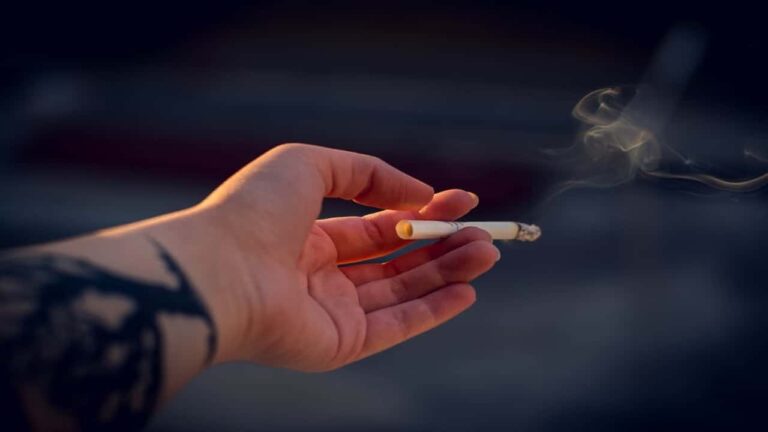 Şizofreni Hastaları Sigara İçmeye Genetik Olarak Daha Yatkın