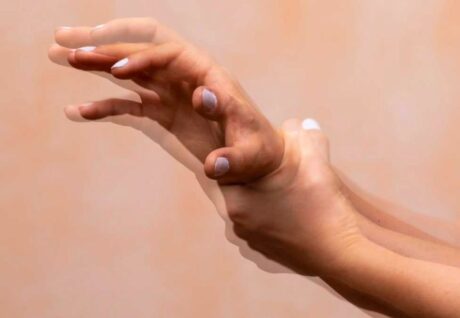 Elleriniz İstemsiz Titriyorsa Bu Vitamin Sıfıra İnmiş Demektir! Hemen Takviye Yapın