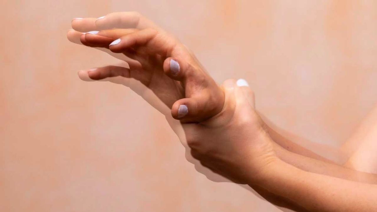 Elleriniz İstemsiz Titriyorsa Bu Vitamin Sıfıra İnmiş Demektir! Hemen Takviye Yapın