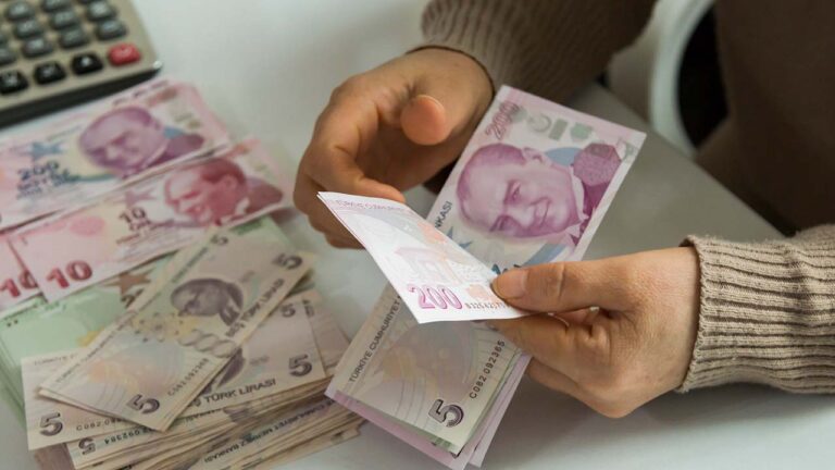 Emekliye Yılbaşında Rekor Zam! En Düşük Emekli Maaşı 14 Bin 500 TL