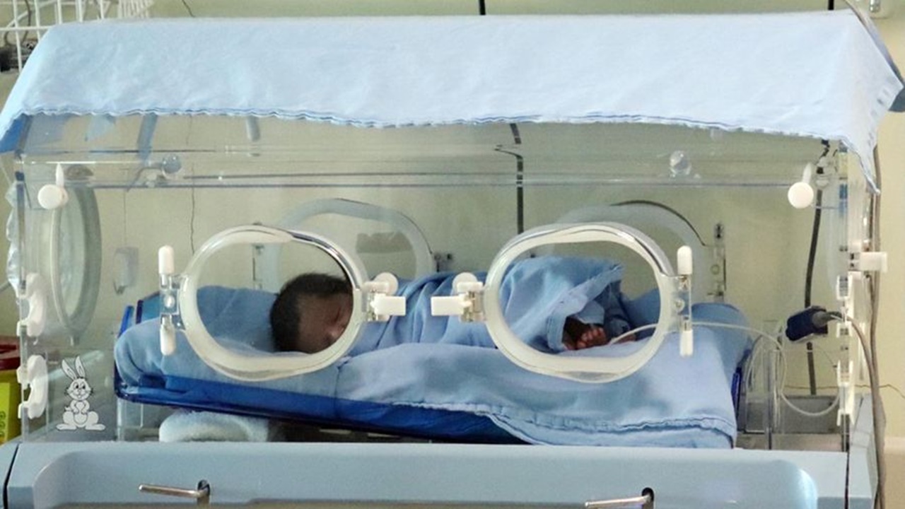 Ağrı’da 515 Gram Doğan Prematüre Bebek Hayata Tutundu