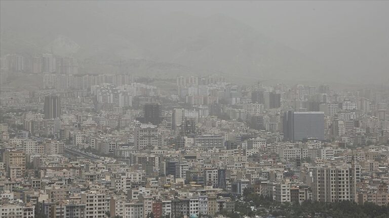 İran’da Kirli Hava Binlerce Kişiyi Etkiliyor