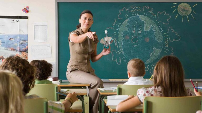 Öğretmenlere 1 Maaş İkramiye Geliyor! Teklif Sonunda Meclis’e Geldi
