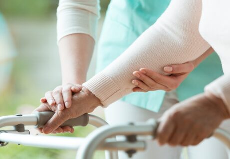 Parkinson İmplantı ile Yürüme Yeteneği Geri Kazandırılıyor