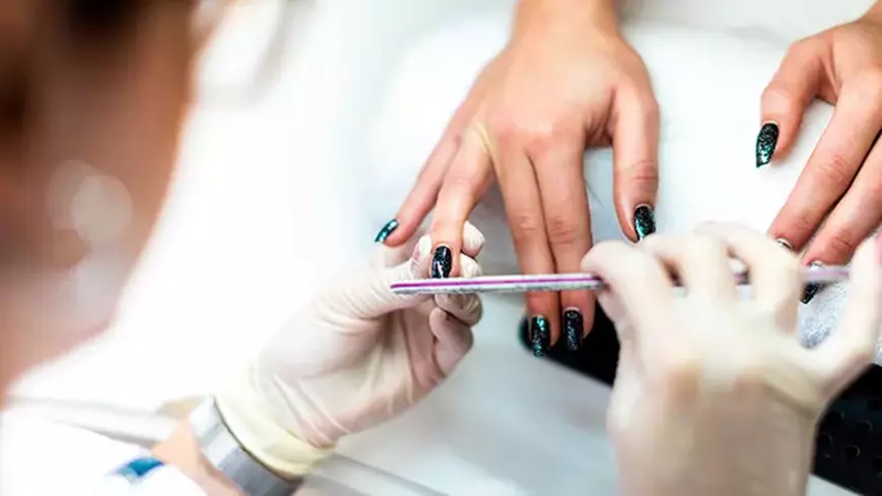 Kalıcı Oje Uygulamaları Sağlığı Tehlikeye Sokuyor