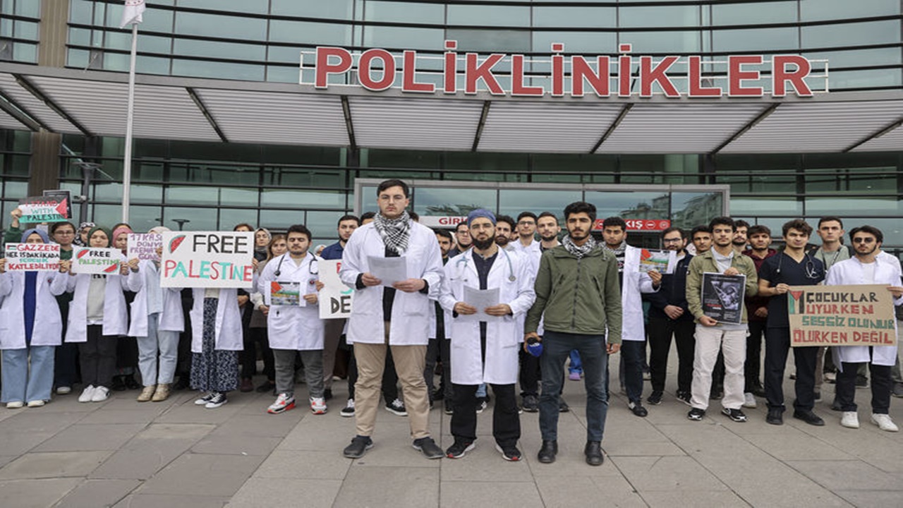 Doktorlar Gazze’deki Çocuk Ölümlerine Tepki Gösterdi
