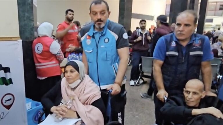 Gazze’den Hasta Taşıyan Uçaklar Türkiye’ye İniş Yaptı